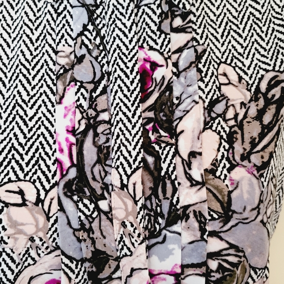 Fylo zig zag floral button down tunic size small - Picture 3 of 7
